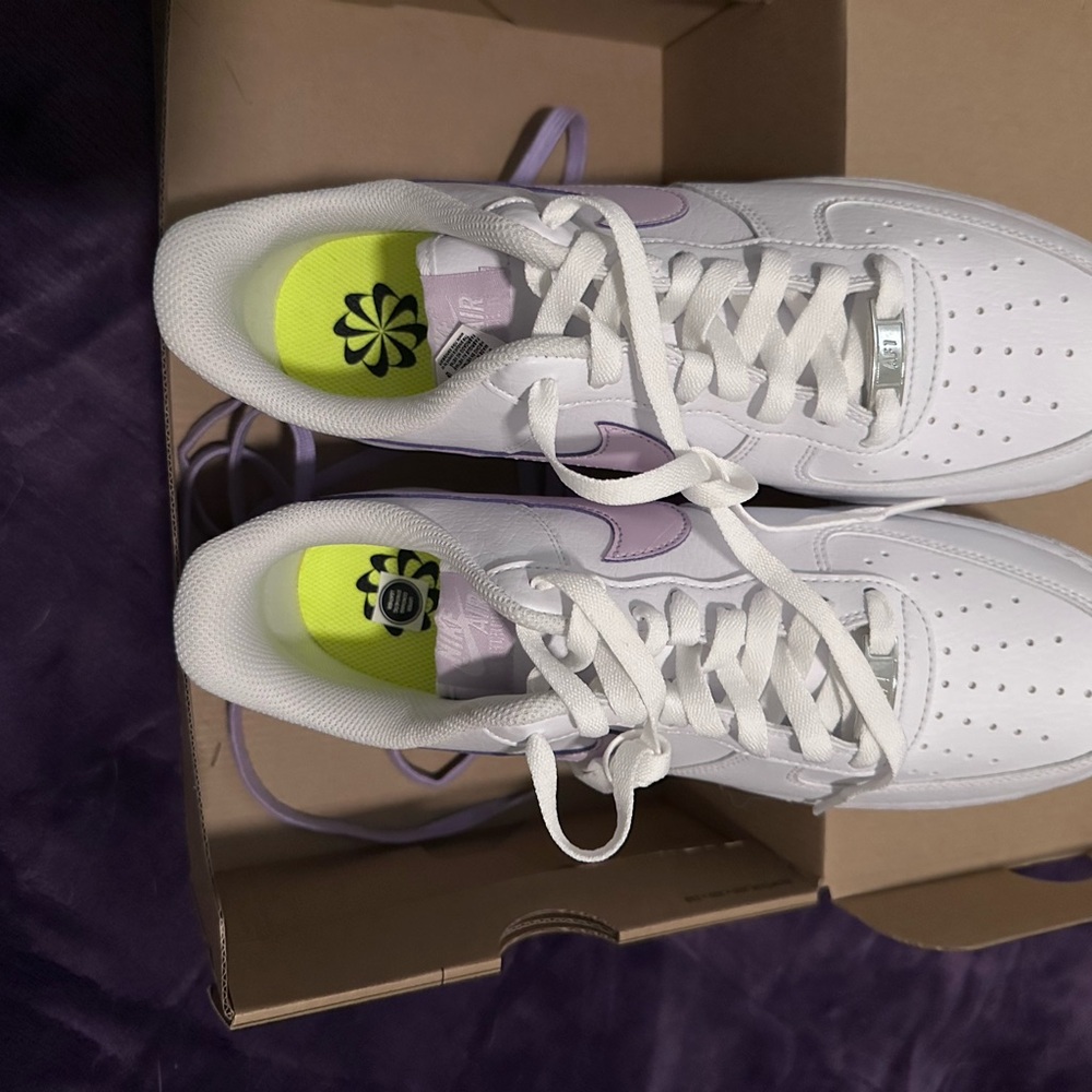 NIB Nike AF1 ‘07 White with lavender - Picture 4 of 5